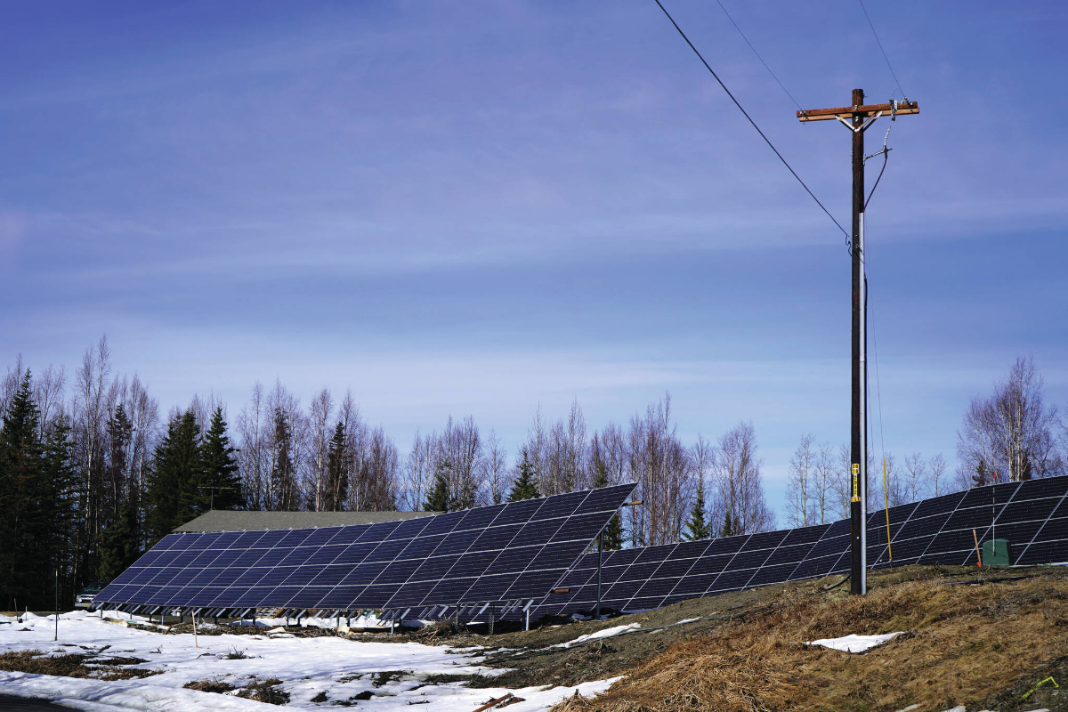 Más allá de la luz del día: cómo los paneles solares independientes con almacenamiento están impulsando la resiliencia de Alaska a África